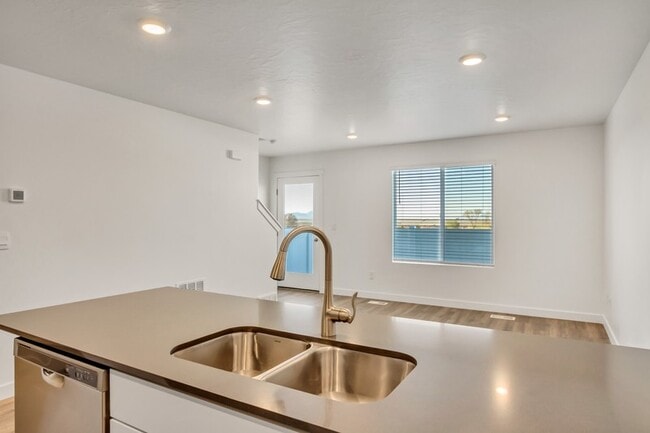 Building Photo - 8494 W Beckville Dr