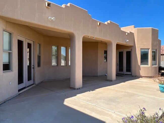 Building Photo - Gilbert 4 Bed & 3 Bath on HUGE LOT - Acre+...