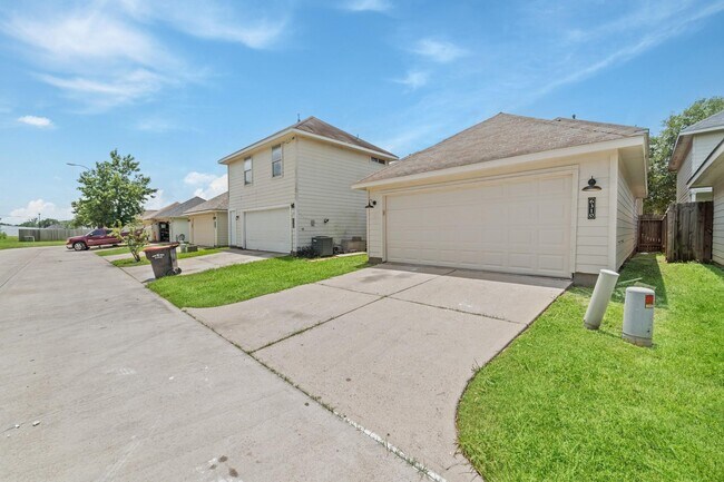 Building Photo - 6310 Mountain Pines Ln