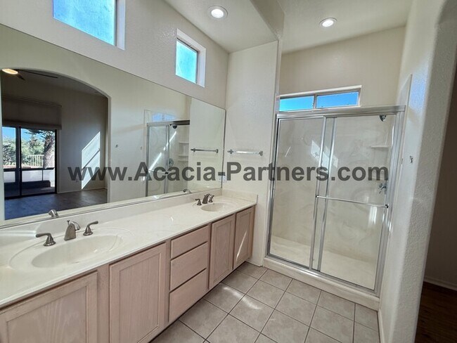 Building Photo - Gated Two Bedroom Home