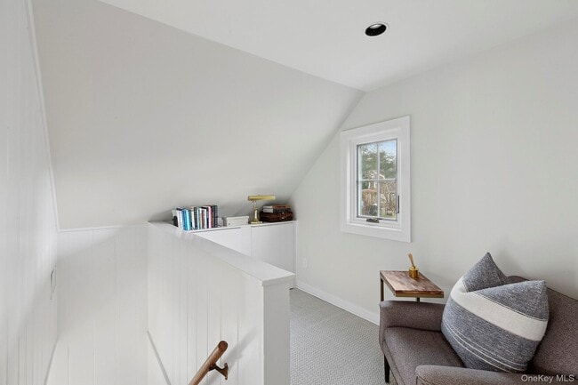 Building Photo - 393 Hill St