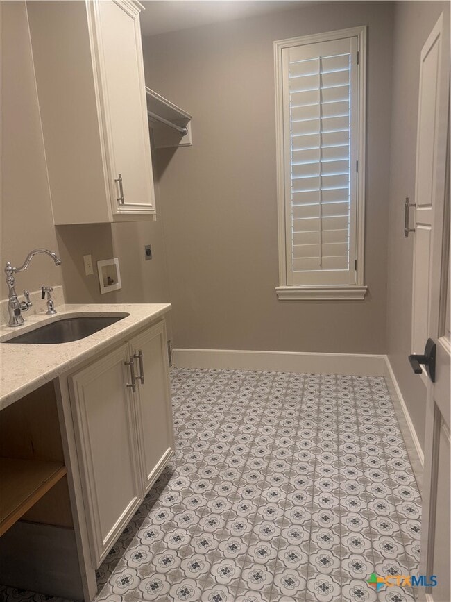 Building Photo - 627 Mission View Ct