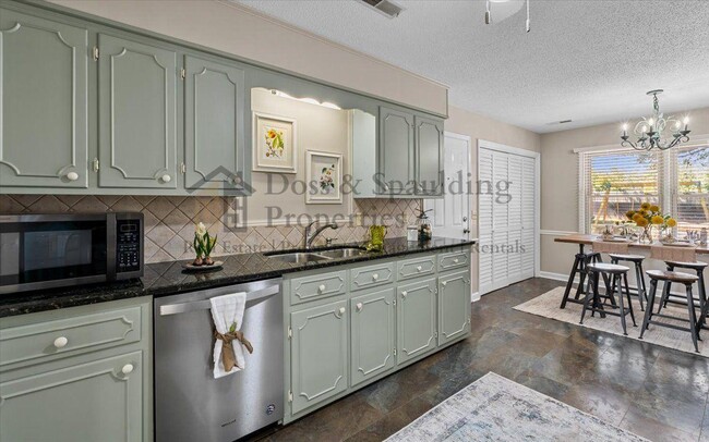 Building Photo - 1480 Spring Hill Cir