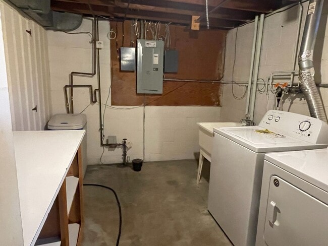 Building Photo - Three Bedroom Home in NE Rochester MN