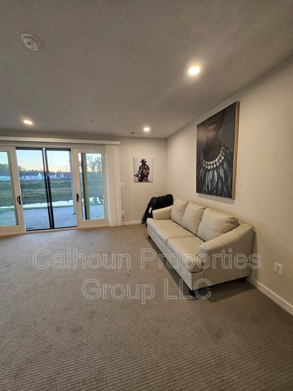 Building Photo - 605 Glenn Lk Dr
