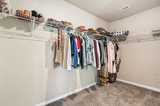 Building Photo - 7039 Diamond Vly