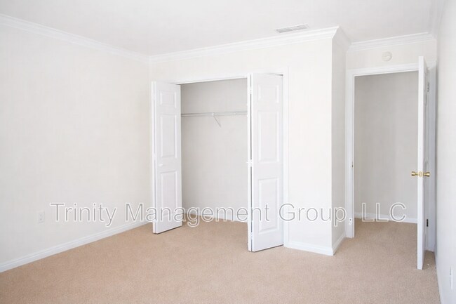 Building Photo - 1411 Deborah Dr