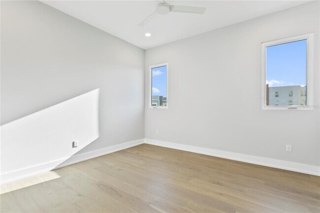 Building Photo - 368 6th St S