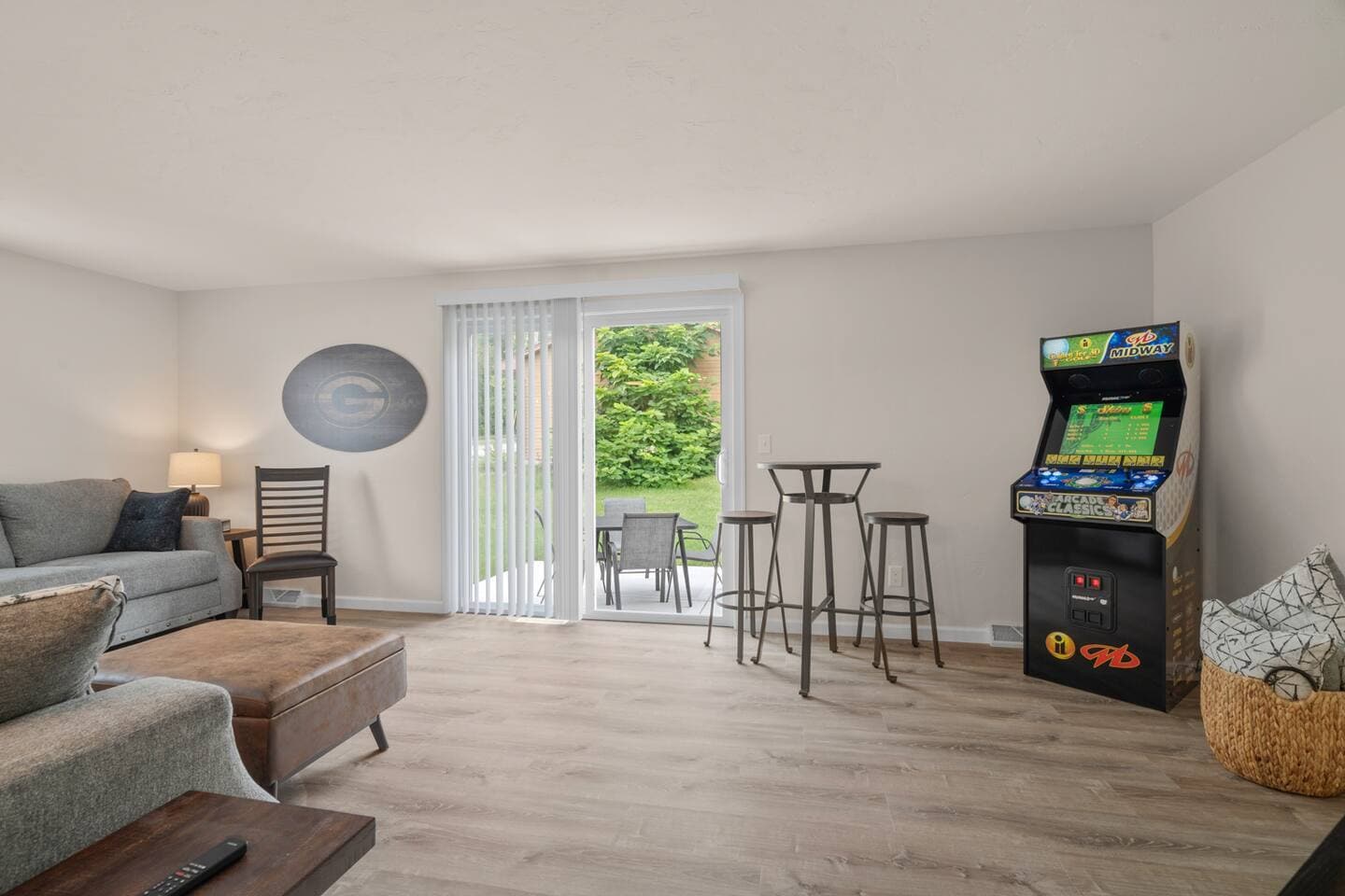 Building Photo - 2598 Parkwood Dr