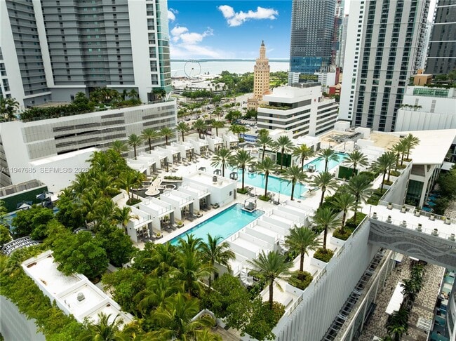 Building Photo - 851 NE 1st Ave