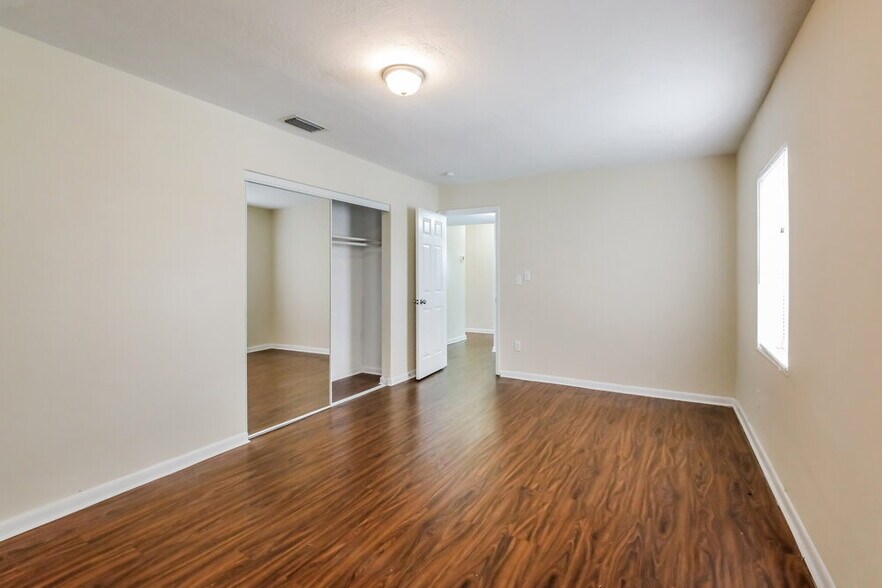 Building Photo - 11010 SW 123rd Ave