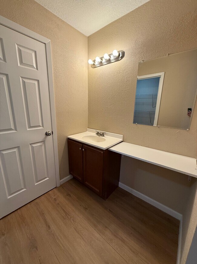 Building Photo - 8000 Winsford Dr