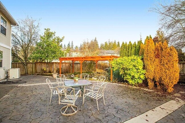 Building Photo - Spacious Amazing 6 bed in Fairwood!