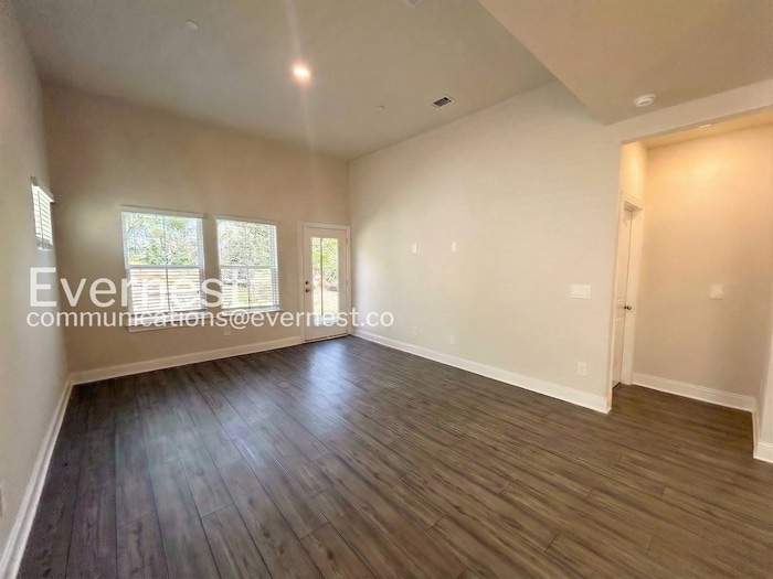 Building Photo - 204 Douglas Bend Rd