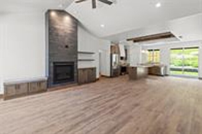 Building Photo - 4bed/2bath house on Village Greens Golf Co...