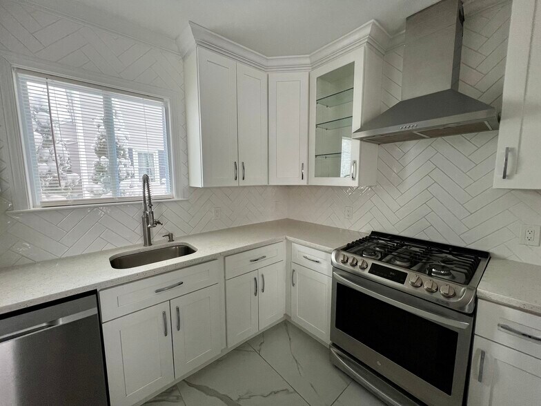 Kitchen 2 - 19 Cushing St