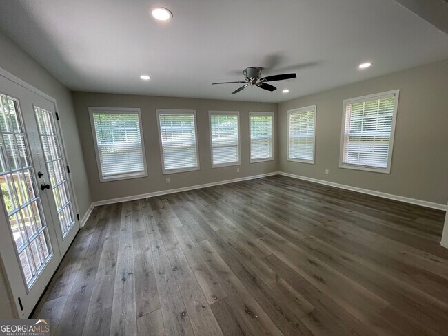 Building Photo - 160 Shoal Creek Rd