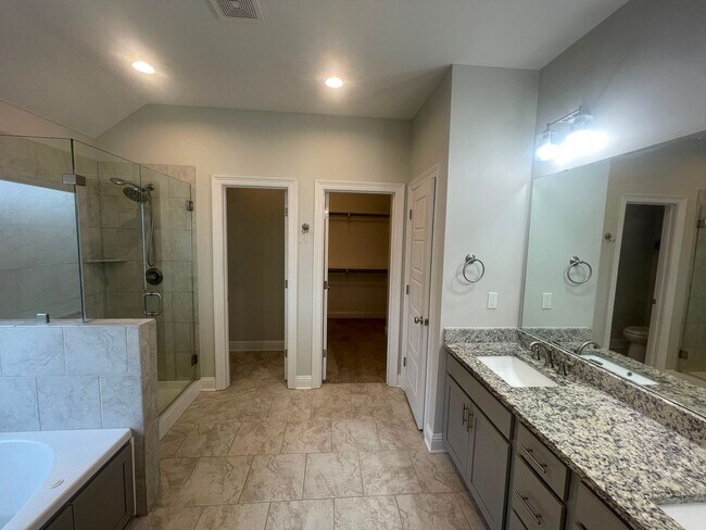 Building Photo - 814 Abita Chase