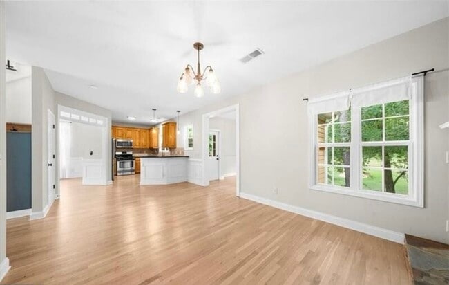 Building Photo - 164 Greenview Dr