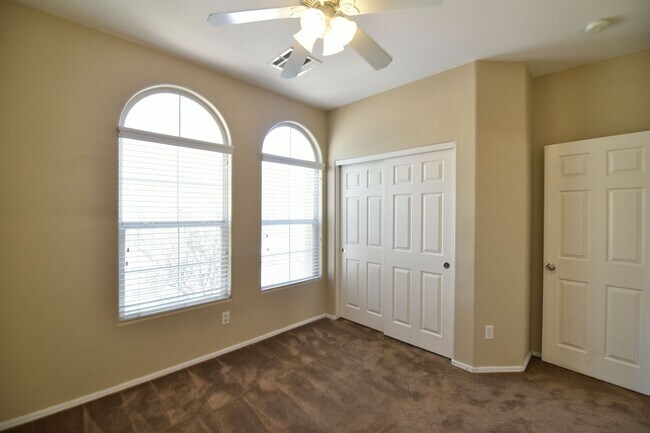 Building Photo - Beautiful 4BED/3BATH/CAR home located in SW Las Vegas!