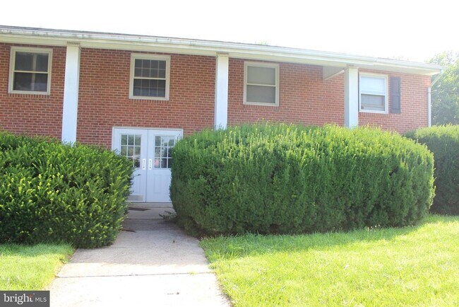 Primary Photo - 45 Eisenhower Dr