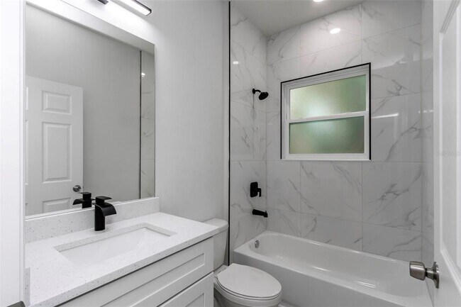 Building Photo - 7911 N Pocono Dr