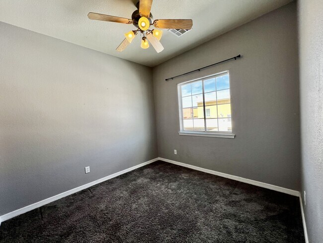 Building Photo - 3150 N Yarbrough Dr