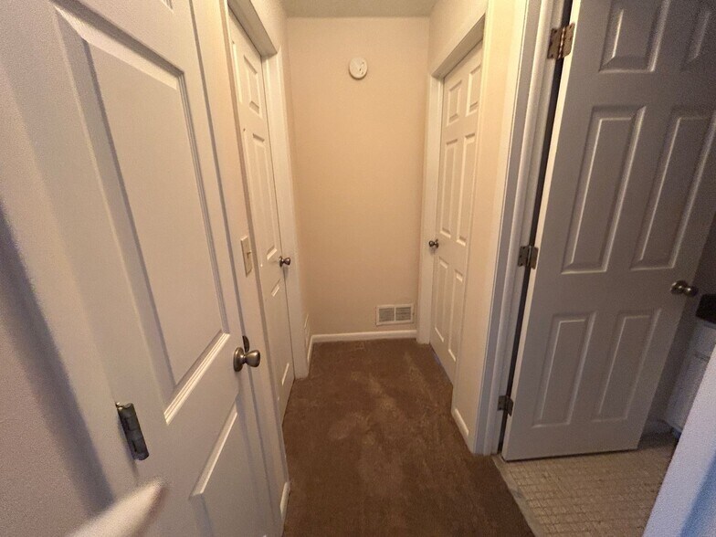 Building Photo - Freshly painted interior and new carpet in living room spacious home off Country Club Blvd