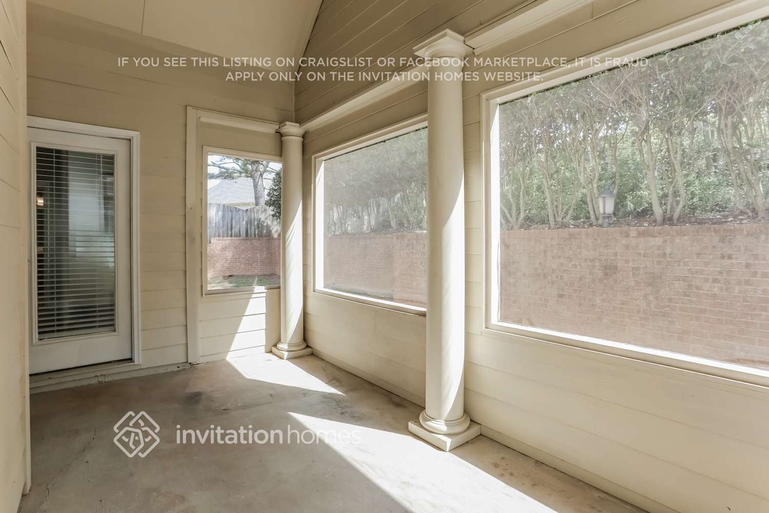 Building Photo - 1085 Chippewa Oak Dr NE