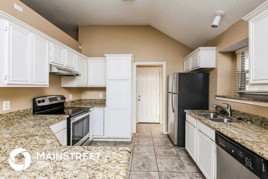 Building Photo - 10217 Maverick Dr