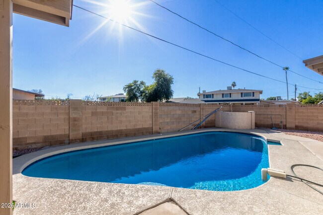 Building Photo - 1103 E Palmcroft Dr