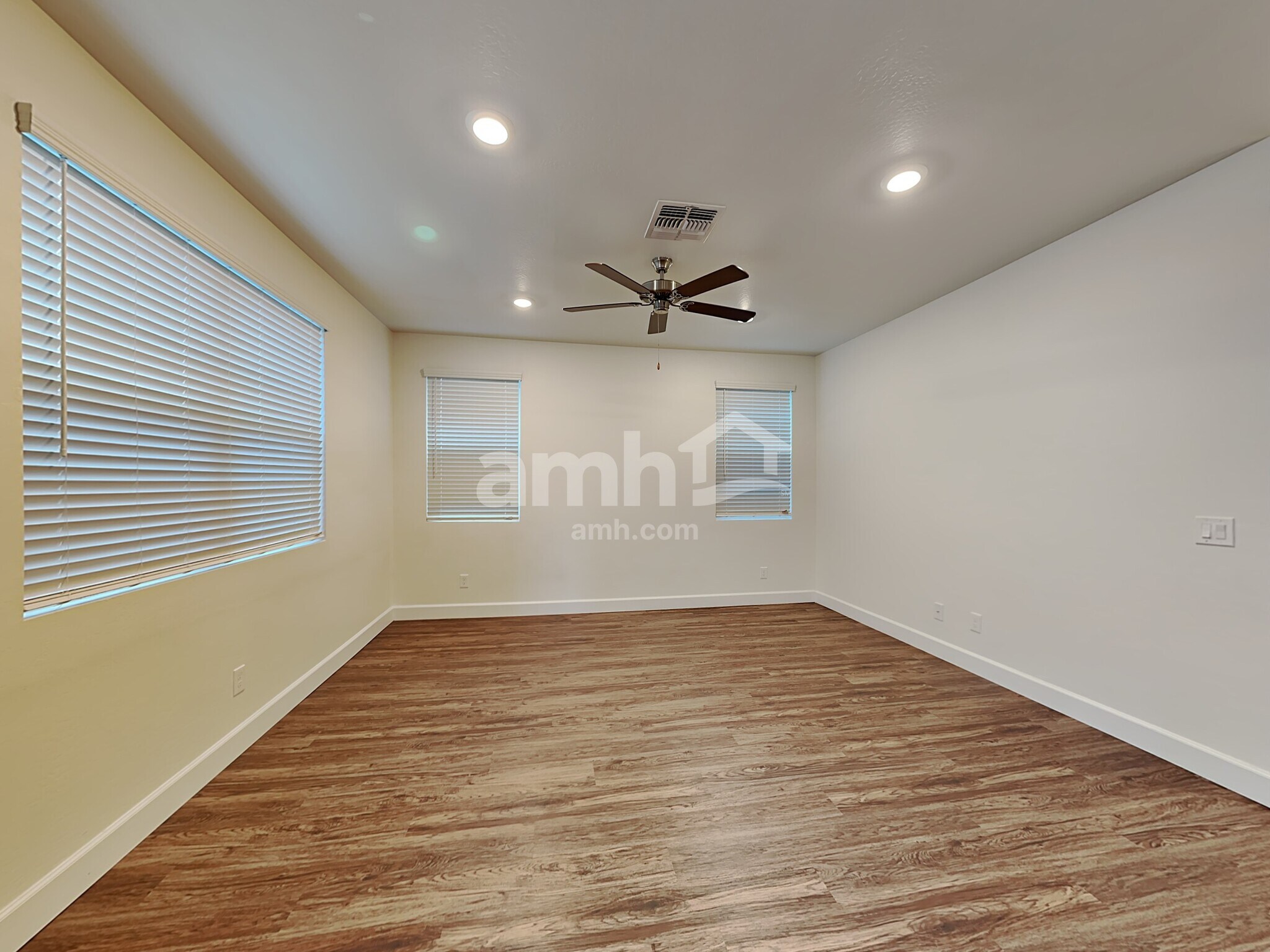 Building Photo - 669 W Bosal Dr