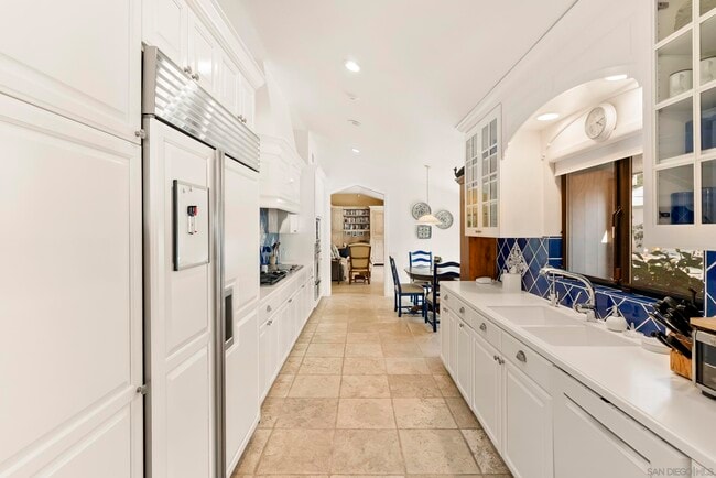 Building Photo - 8510 El Paseo Grande