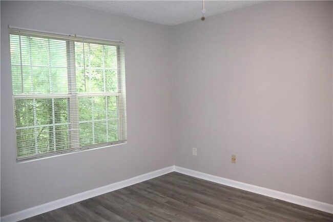 Building Photo - 308 Mill Pond Ct SE