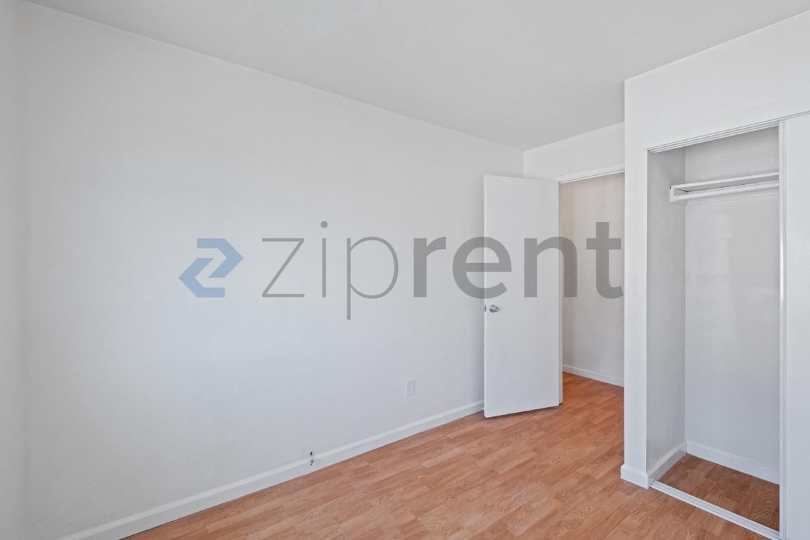 Building Photo - 417 1st St