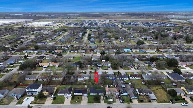 Building Photo - 10506 Sierra Dr