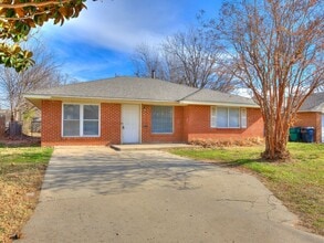 Building Photo - Updated home in Heart of OKC + 4 bedrooms