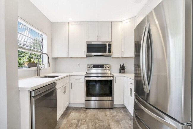 Building Photo - 413 36th St