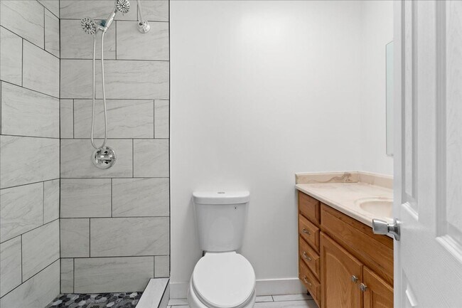 Building Photo - Updated 3-Bedroom Pool Home with Open Layo...