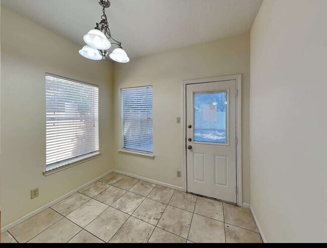 Building Photo - 16023 Mountain Shadows Dr