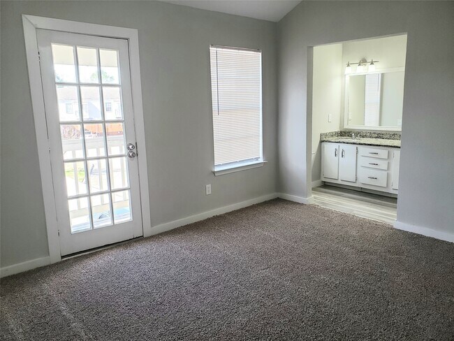 Building Photo - 11710 Southlake Dr