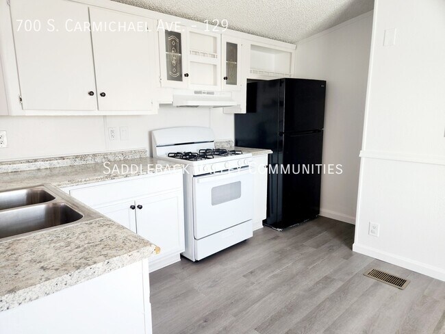 Building Photo - 700 S Carmichael Ave