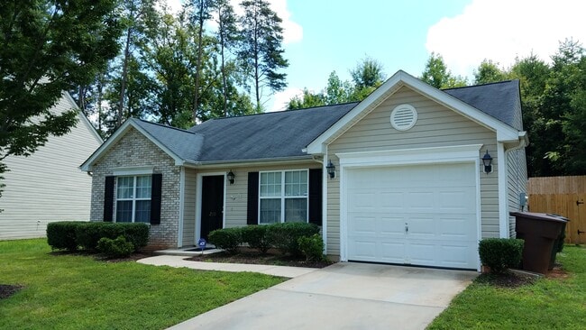 Building Photo - 210 Kinnley Ct