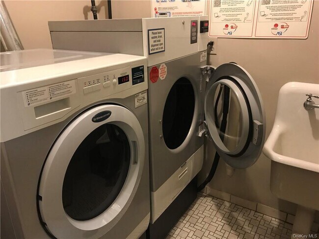 Building Photo - 30 Lake St