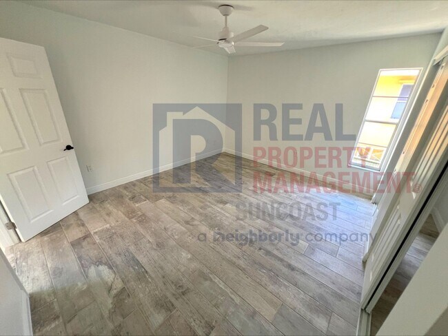 Building Photo - 4142 Iola Dr