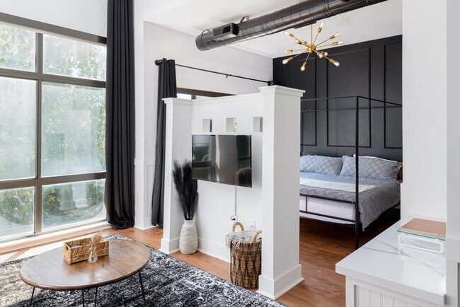 Building Photo - 700 N Graham St