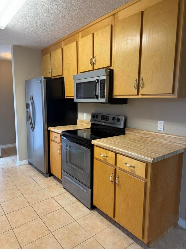 Building Photo - 2369 Andorra St