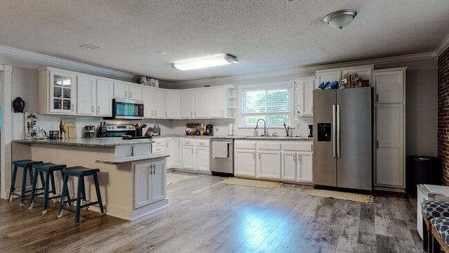 Building Photo - Charming Updated Home in Bluewater Bay – N...