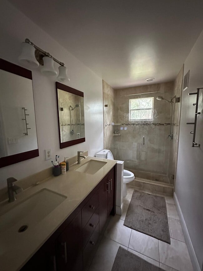 Building Photo - 349 SW 121st Ave