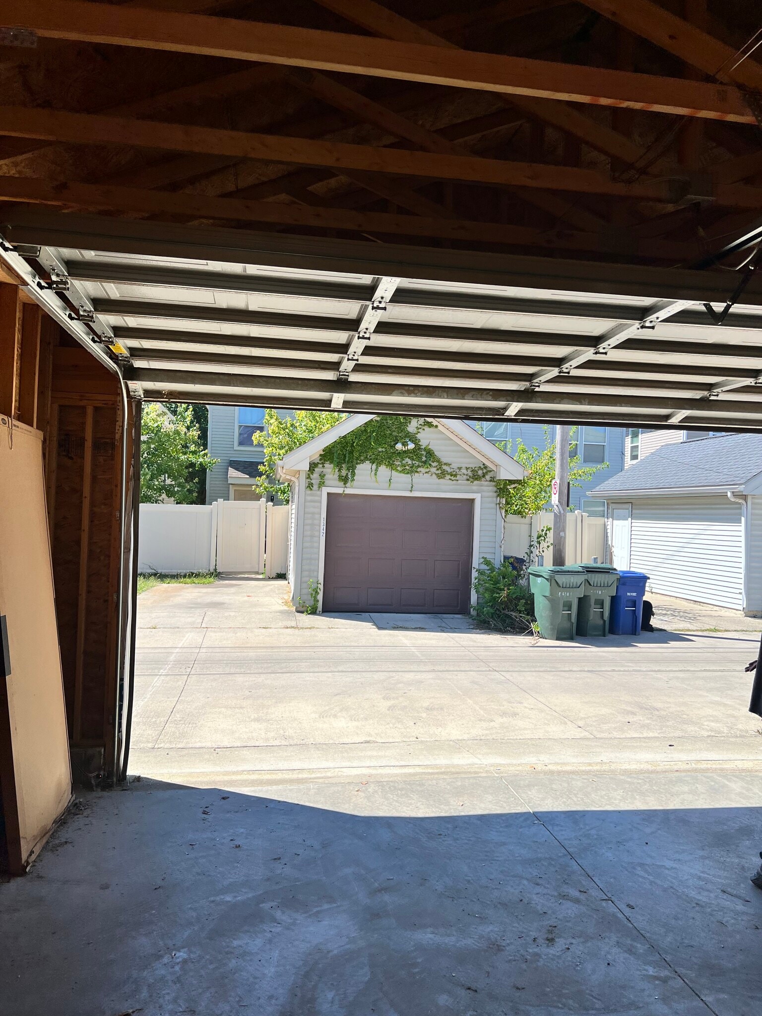 2 Car Garage - 1335 N Grant Ave